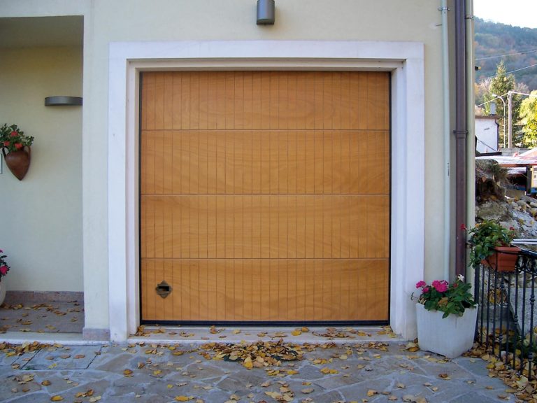 porta garage sezionale legno